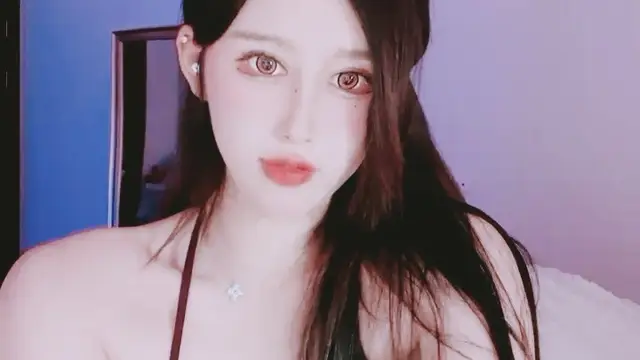 【禁漫直播】女神尤物黑絲高跟露臉展示完美好身材,淫聲蕩語口交假雞巴,揉奶玩逼道具摩擦表情好騷,把跳蛋塞逼裡好騷啊