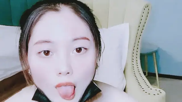 【禁漫直播】清純女神好漂亮啊~新人炎炎嘴裡喊不要不要~身體卻很誠實享受著被操快樂