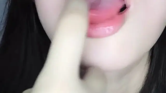 [直播] 推薦 小護士在宿舍 【咬掉櫻桃】 清秀女神 情趣黑絲配上潔白肌膚 純天然美乳又大又圓 極品尤物流口水中 2