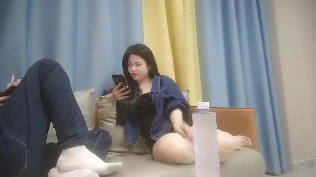 小馬迴圈同城約炮豐滿牛仔妹，善用深喉!。